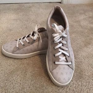 DKNY women sneakers ivory logo design